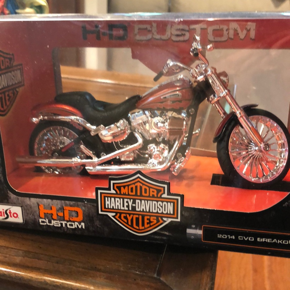 Harley Davidson Maisto HD custom NEW